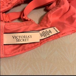 Victoria's Secret Intimates & Sleepwear - Victoria’s Secret bra size 36DD Victoria's Secret Intimates & Sleepwear - Victoria’s Secret bra size 36DD